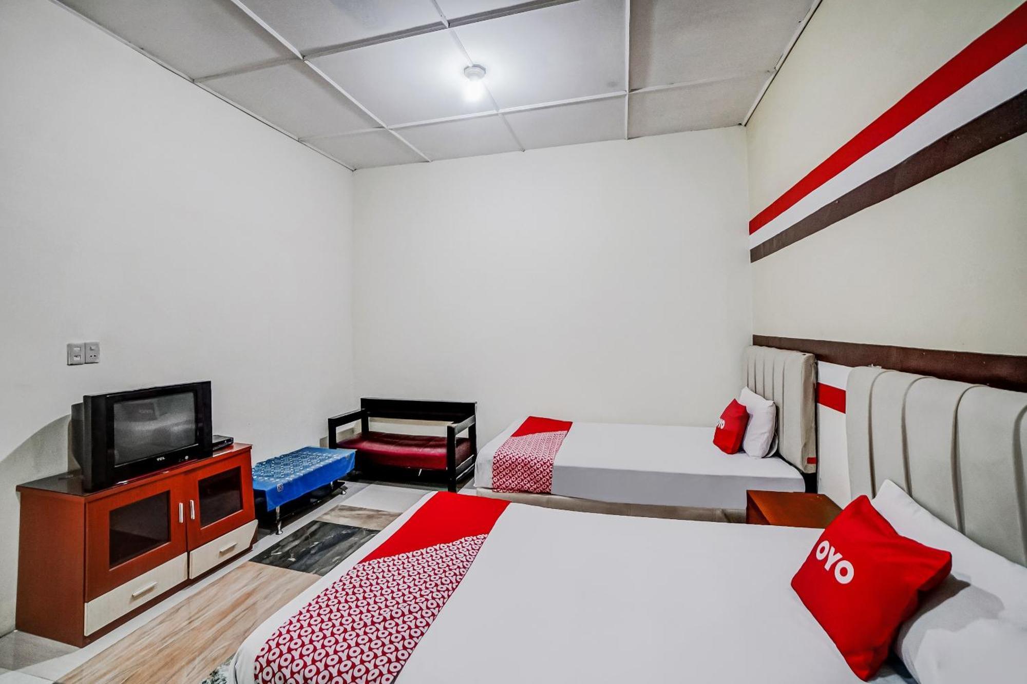 Oyo 90980 Al Karim Syariah Hotel Tanjungbalai Buitenkant foto