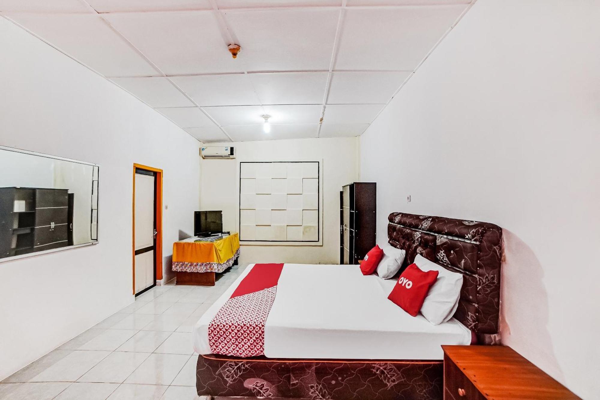 Oyo 90980 Al Karim Syariah Hotel Tanjungbalai Buitenkant foto