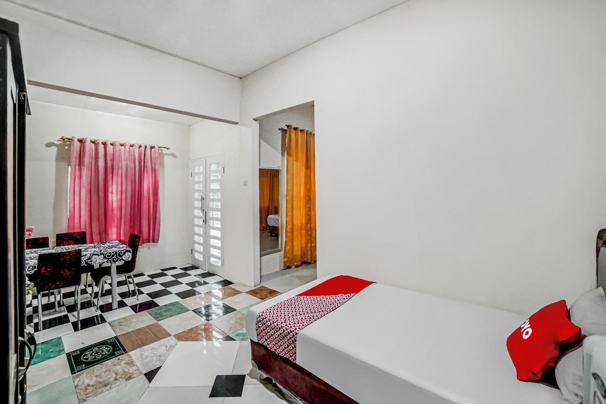 Oyo 90980 Al Karim Syariah Hotel Tanjungbalai Buitenkant foto