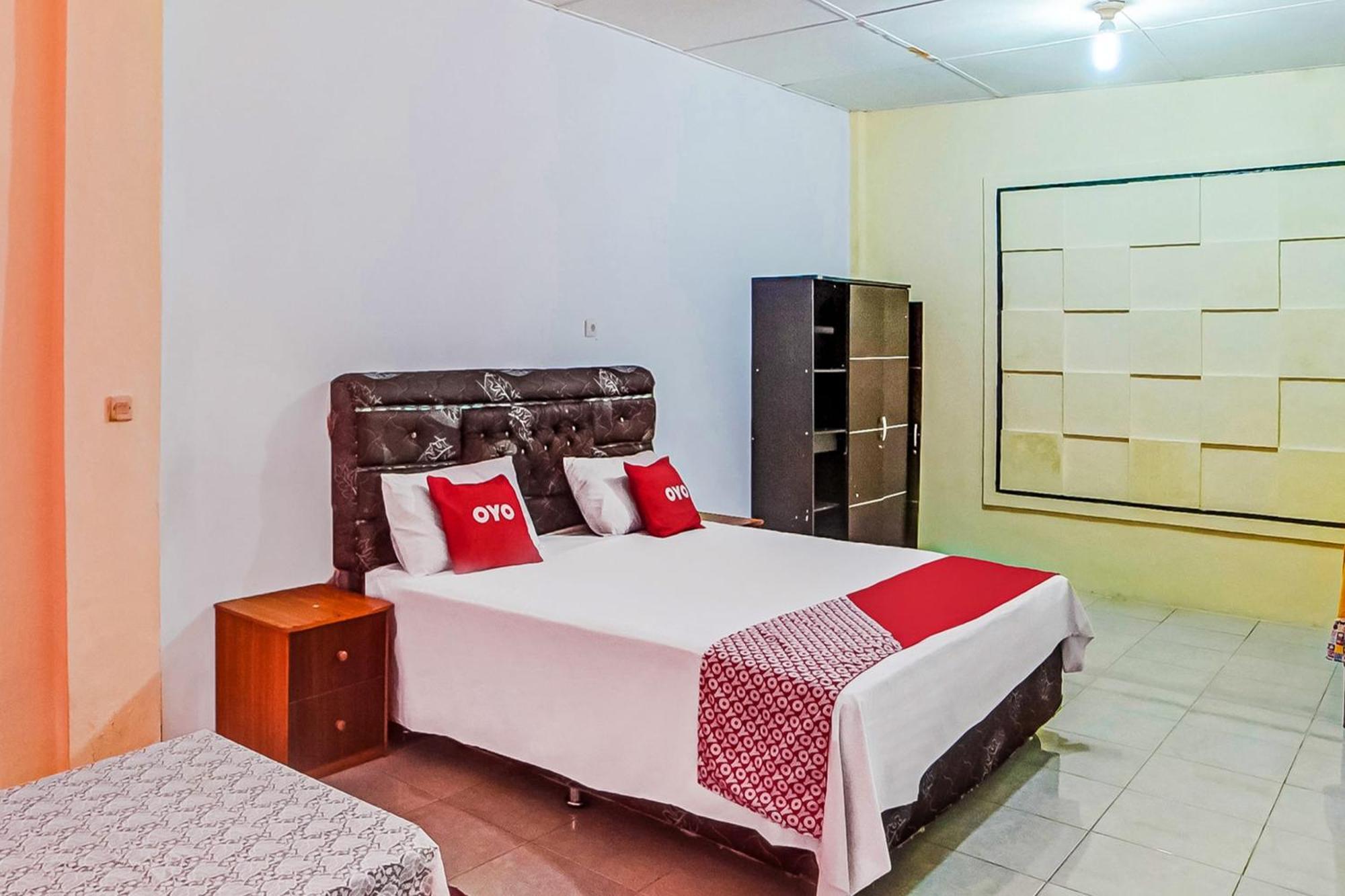Oyo 90980 Al Karim Syariah Hotel Tanjungbalai Buitenkant foto