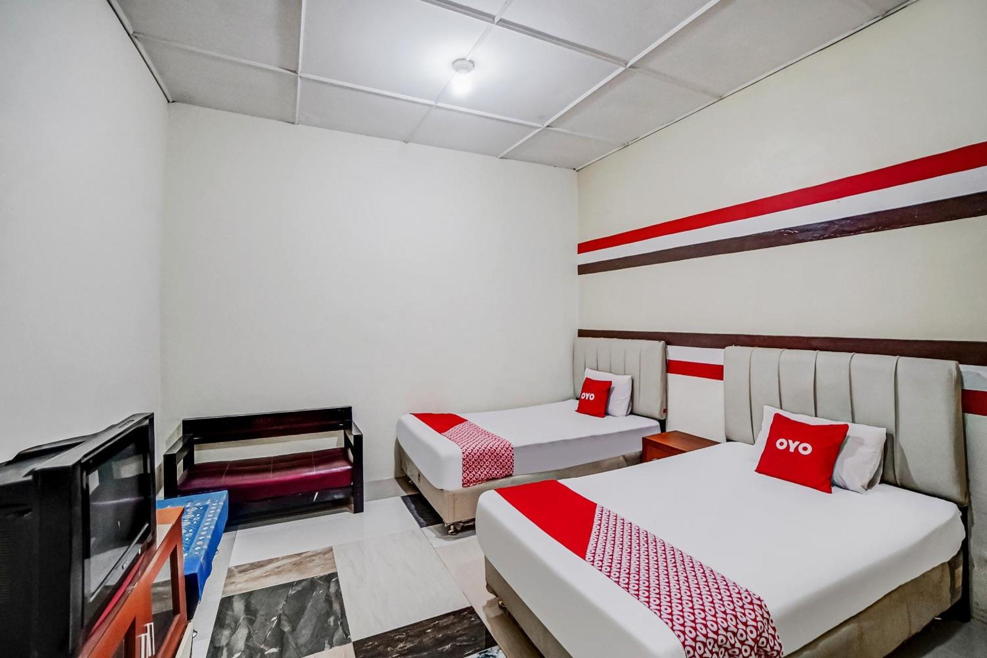 Oyo 90980 Al Karim Syariah Hotel Tanjungbalai Buitenkant foto