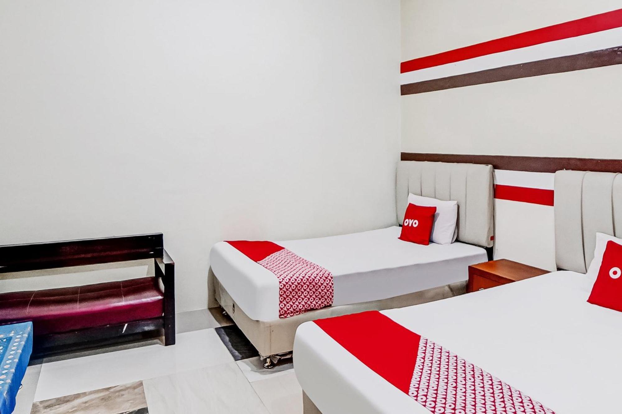 Oyo 90980 Al Karim Syariah Hotel Tanjungbalai Buitenkant foto