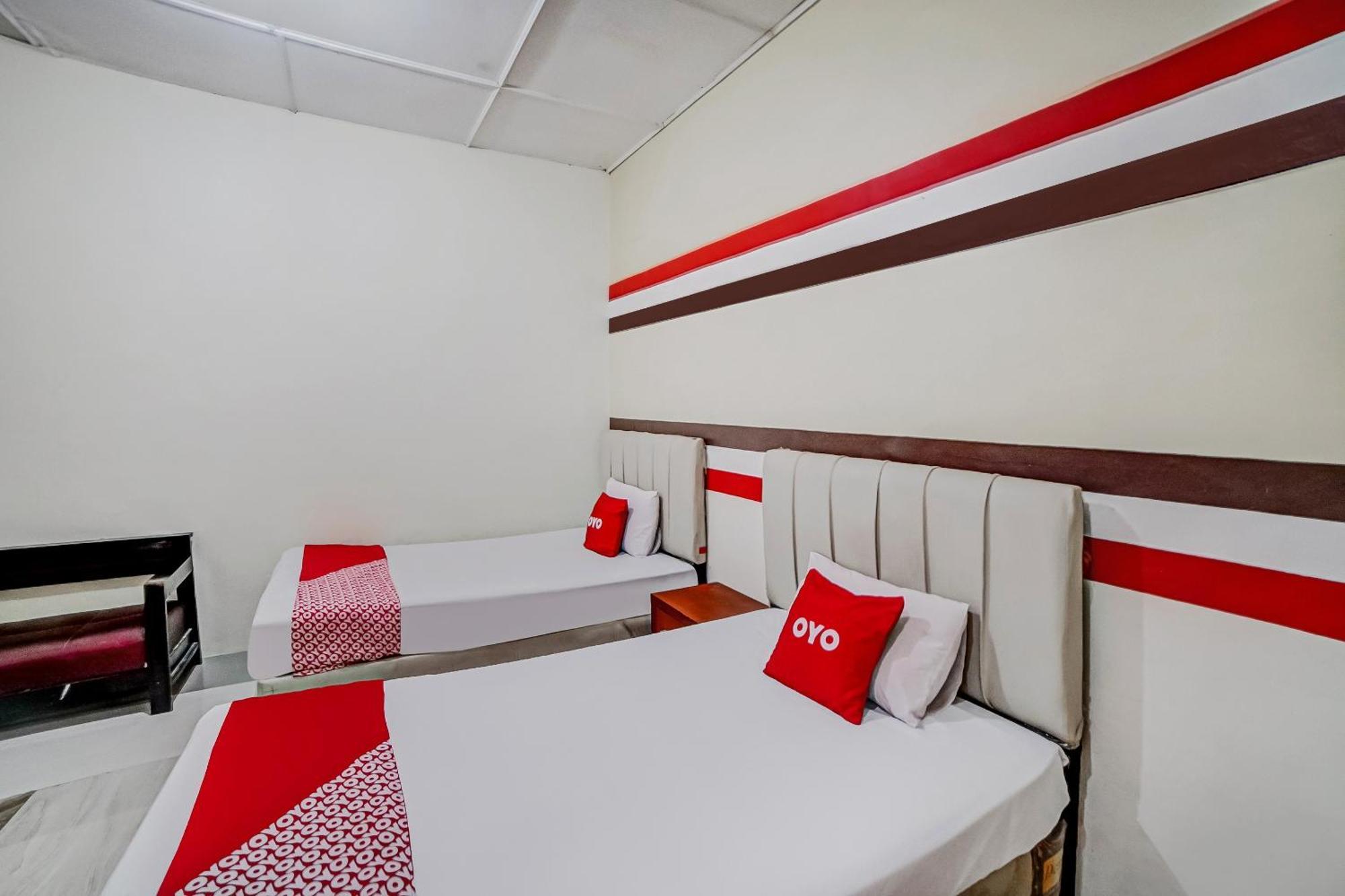Oyo 90980 Al Karim Syariah Hotel Tanjungbalai Buitenkant foto